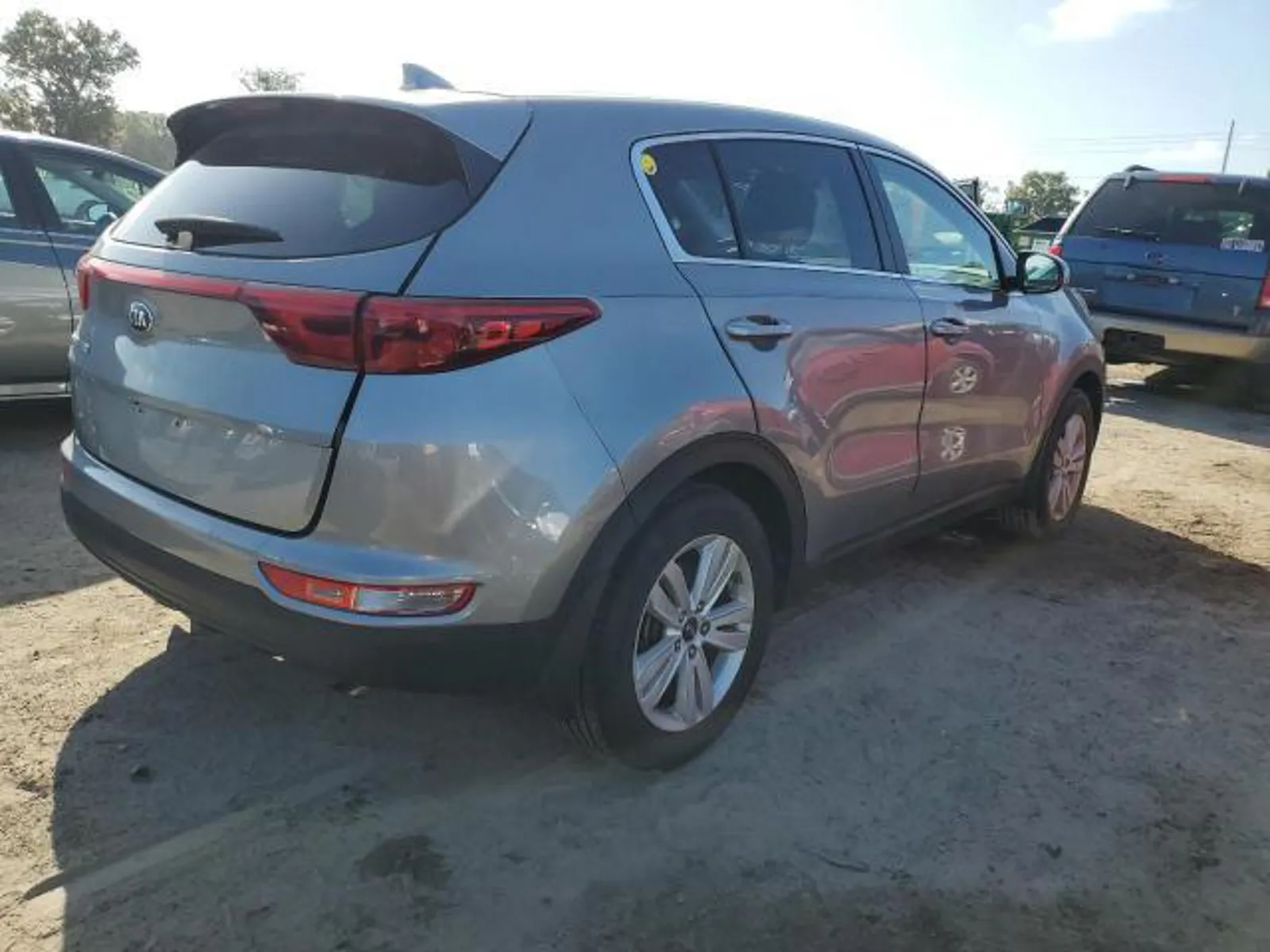 KIA SPORTAGE LX 2.4L