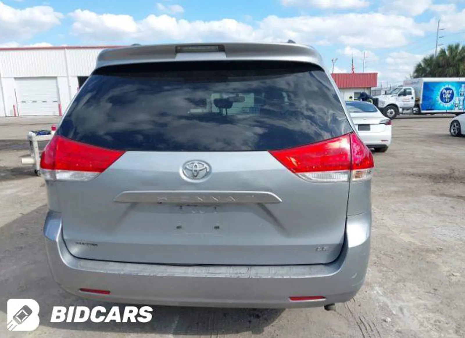 TOYOTA SIENNA LE 3.5L FWD
